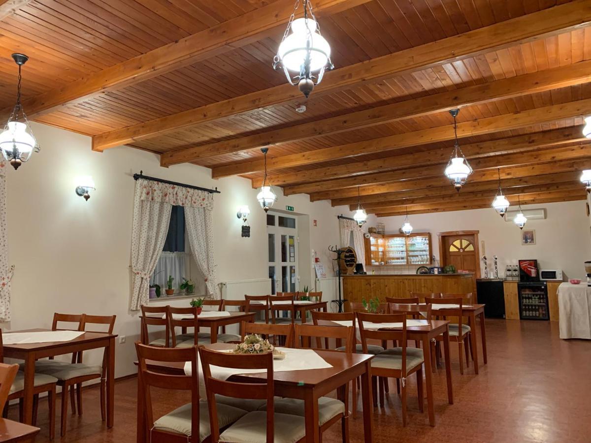 Anna Panzio Hotel Dunavarsany Luaran gambar